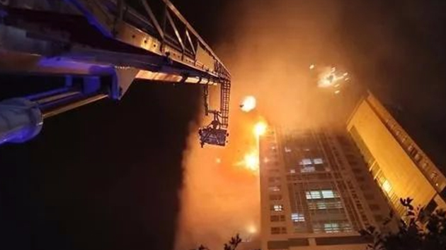 消防知識 丨 全樓在燃燒！33層建筑深夜起火，高層火災(zāi)到底該如何逃生？
