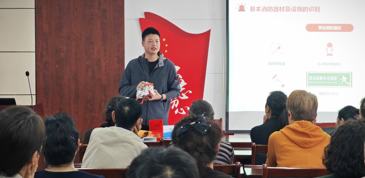 依愛消防重陽進(jìn)社區(qū)，金秋慰問情暖夕陽紅